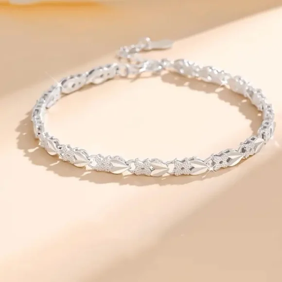 Elegant 9.25 Sterling Silver Bracelet - Picture 5 of 5